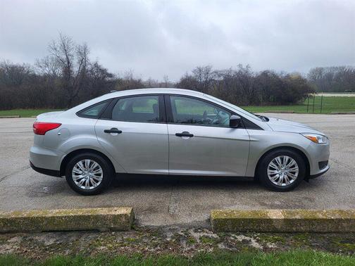 Ingot Silver 2017 Ford Focus SE