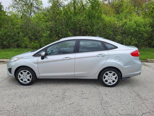 Ingot Silver Metallic 2013 Ford Fiesta SE