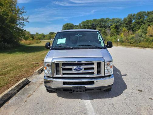 2013 Ford E350 Super Duty XLT
