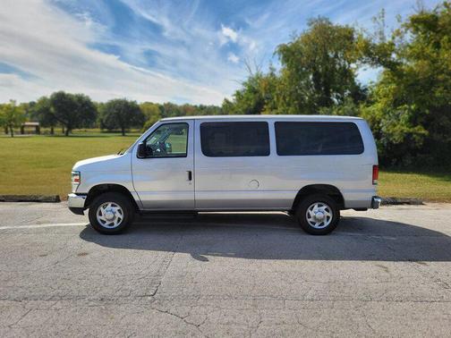 2013 Ford E350 Super Duty XLT