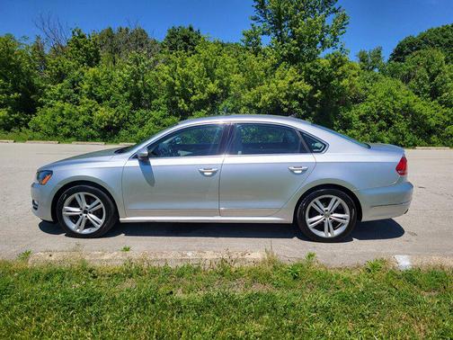 Reflex Silver Metallic 2012 Volkswagen Passat 3.6 SEL Premium