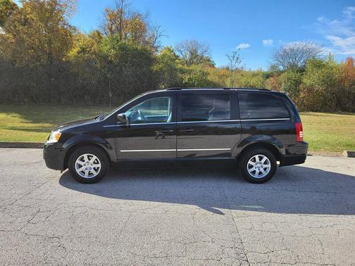 2010 Chrysler Town & Country Touring