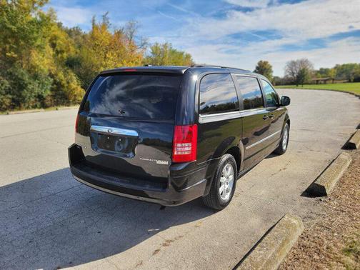 2010 Chrysler Town & Country Touring