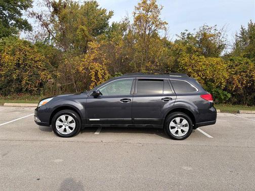 Graphite Gray Metallic 2011 Subaru Outback 2.5 i Premium