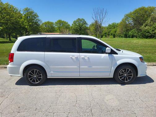 White Knuckle Clearcoat 2017 Dodge Grand Caravan GT