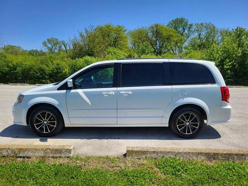 White Knuckle Clearcoat 2017 Dodge Grand Caravan GT
