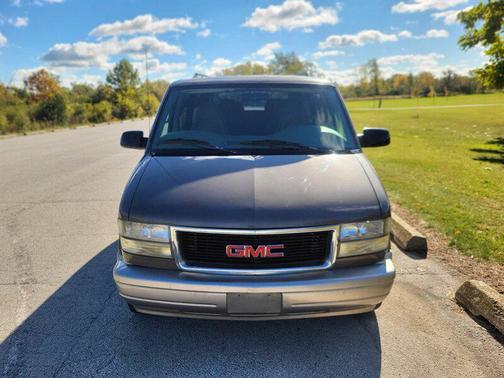 2004 GMC Safari Base