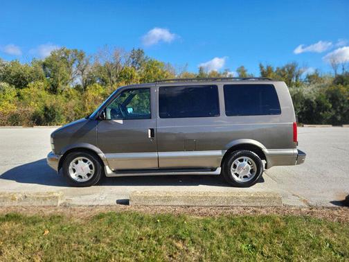 2004 GMC Safari Base