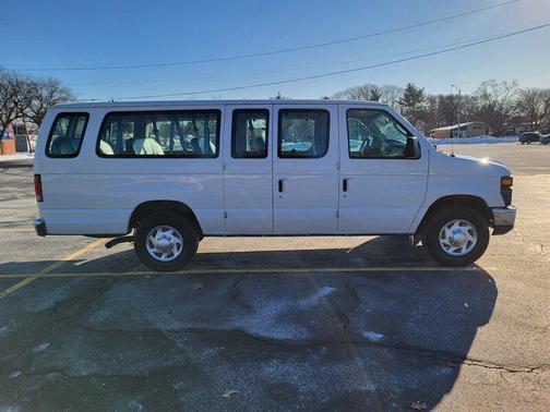 2011 Ford E350 Super Duty XL
