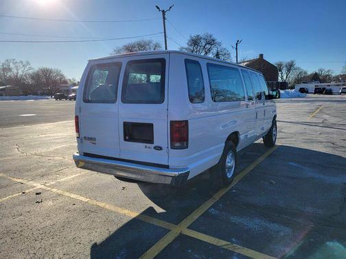 2011 Ford E350 Super Duty XL