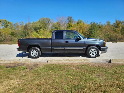 2004 Chevrolet Silverado 1500 LS Extended Cab