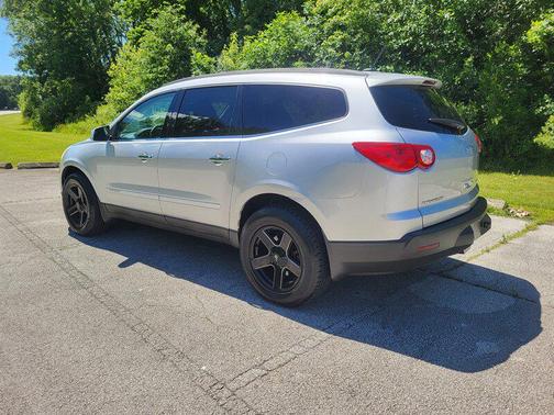 Silver Ice Metallic 2009 Chevrolet Traverse LT