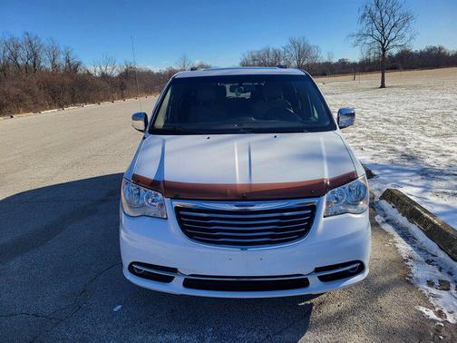 2016 Chrysler Town & Country Touring-L