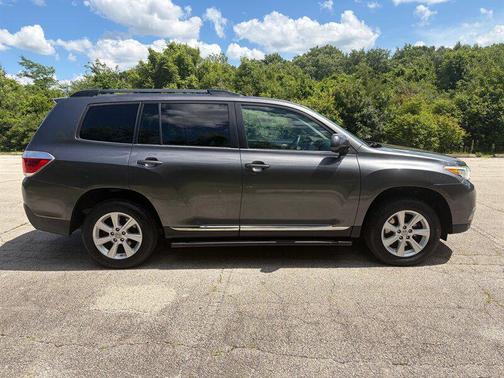 Magnetic Gray Metallic 2011 Toyota Highlander SE