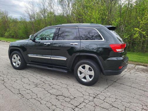 Brilliant Black Crystal Pearlcoat 2012 Jeep Grand Cherokee Limited