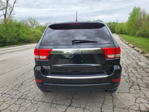 Brilliant Black Crystal Pearlcoat 2012 Jeep Grand Cherokee Limited