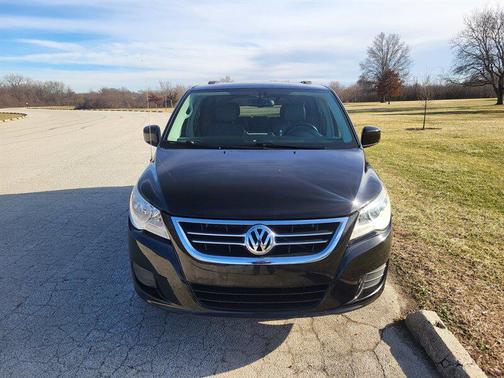 2012 Volkswagen Routan SE