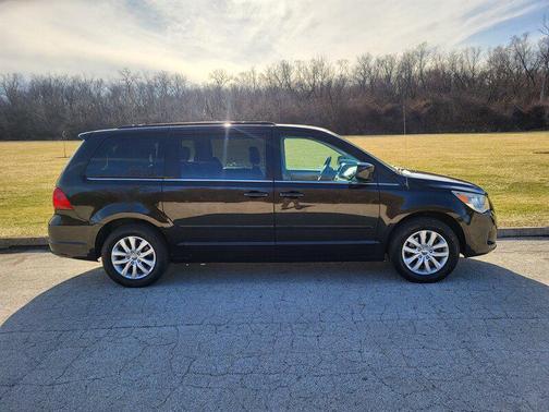 2012 Volkswagen Routan SE