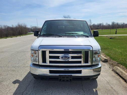 Oxford White 2014 Ford E350 Super Duty XLT