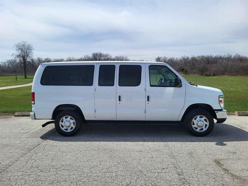 Oxford White 2014 Ford E350 Super Duty XLT
