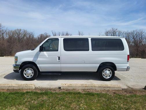 Oxford White 2014 Ford E350 Super Duty XLT