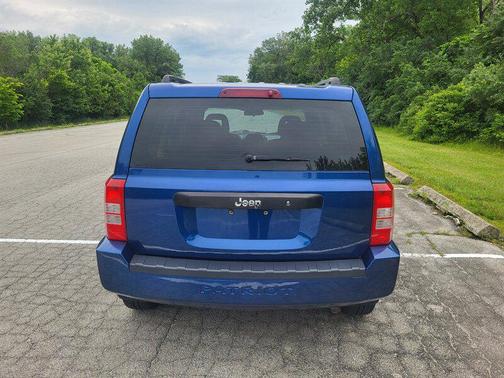 Deep Water Blue Pearlcoat 2009 Jeep Patriot Sport