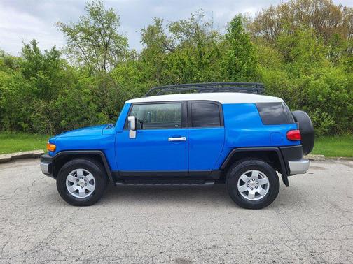 White/Voodoo Blue 2007 Toyota FJ Cruiser Base