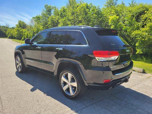 Black Forest Green Pearlcoat 2015 Jeep Grand Cherokee Overland