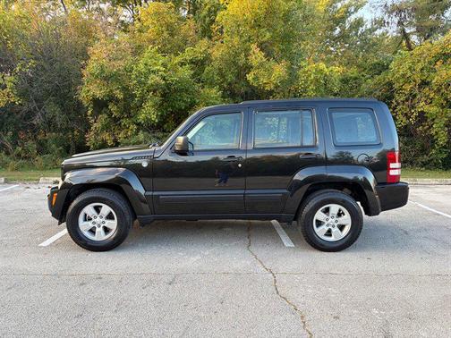 Brilliant Black Crystal Pearlcoat 2012 Jeep Liberty Sport