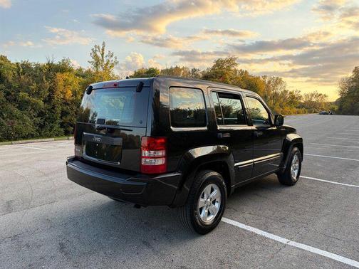 Brilliant Black Crystal Pearlcoat 2012 Jeep Liberty Sport