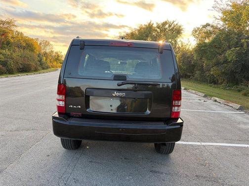 Brilliant Black Crystal Pearlcoat 2012 Jeep Liberty Sport