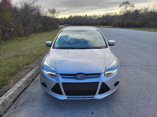 Ingot Silver Metallic 2014 Ford Focus SE
