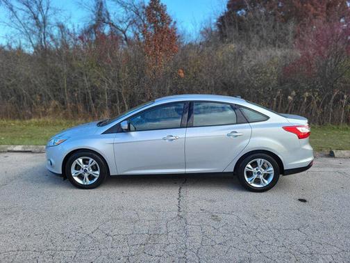 Ingot Silver Metallic 2014 Ford Focus SE