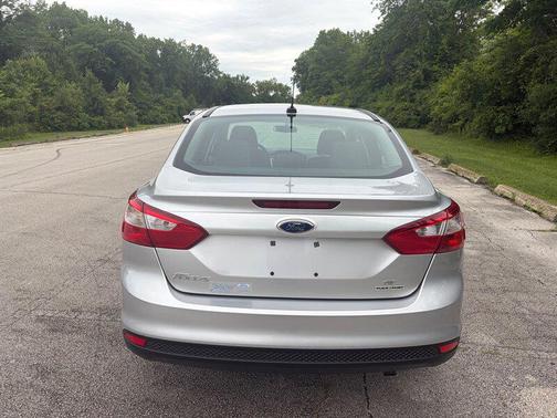 Ingot Silver Metallic 2014 Ford Focus SE