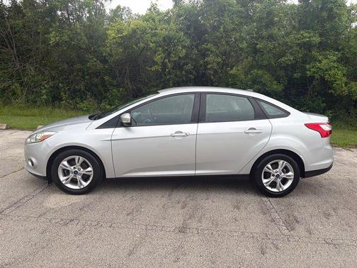 Ingot Silver Metallic 2014 Ford Focus SE