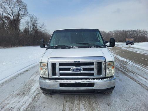 2008 Ford E350 Super Duty Base