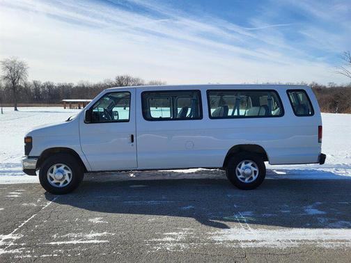 2011 Ford E350 Super Duty XL