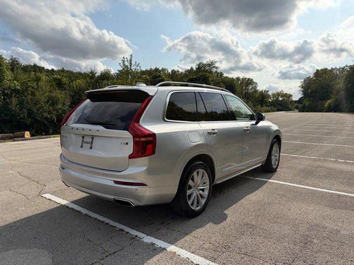 Bright Silver Metallic 2018 Volvo XC90 T6 Momentum