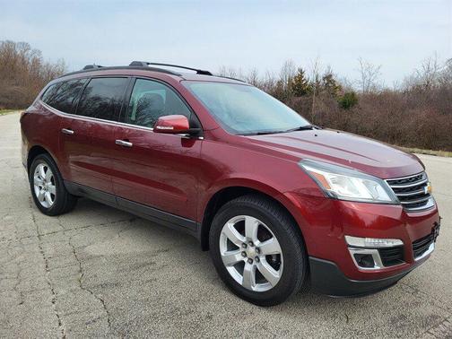 Siren Red Tintcoat 2017 Chevrolet Traverse 1LT