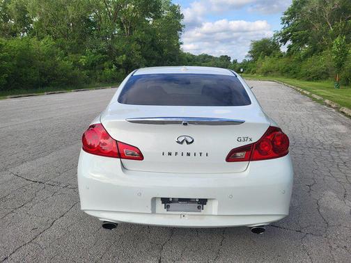 Moonlight White 2010 INFINITI G37x Base
