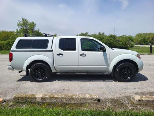 Glacier White 2021 Nissan Frontier SV