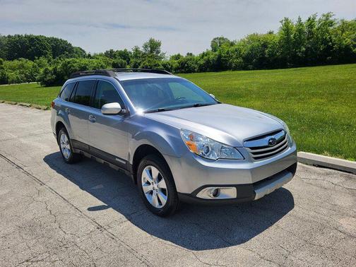 Steel Silver Metallic 2011 Subaru Outback 2.5 i Limited