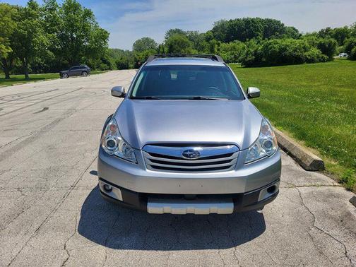 Steel Silver Metallic 2011 Subaru Outback 2.5 i Limited