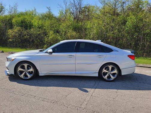 Platinum White Pearl 2018 Honda Accord Touring