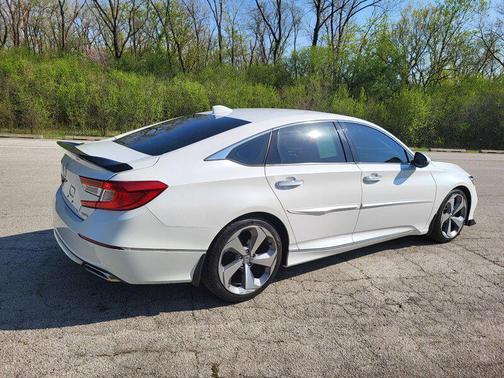 Platinum White Pearl 2018 Honda Accord Touring