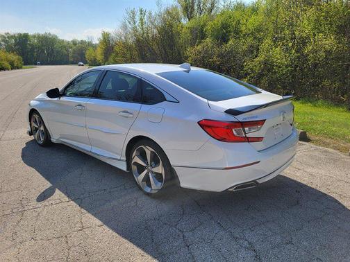 Platinum White Pearl 2018 Honda Accord Touring