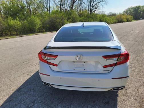 Platinum White Pearl 2018 Honda Accord Touring