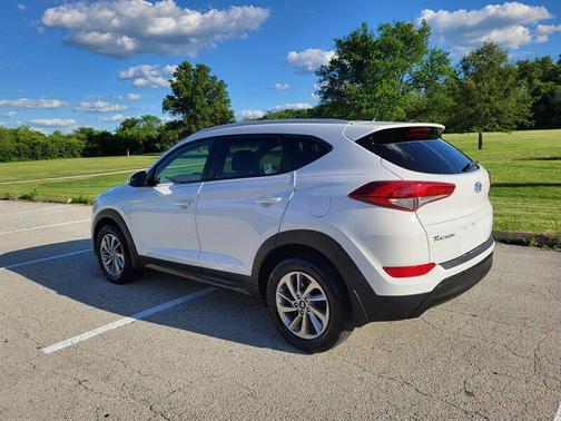 Dazzling White 2016 Hyundai TUCSON SE