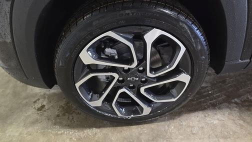 Mosaic Black Metallic 2026 Chevrolet Trax FWD 2RS