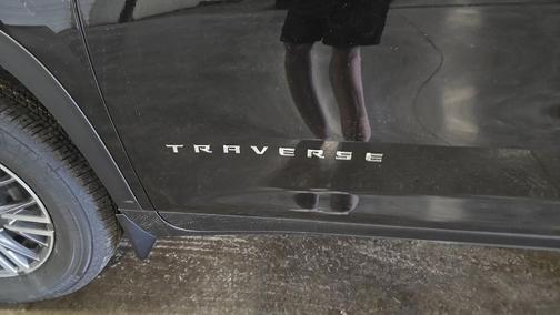 Mosaic Black Metallic 2026 Chevrolet Traverse LT